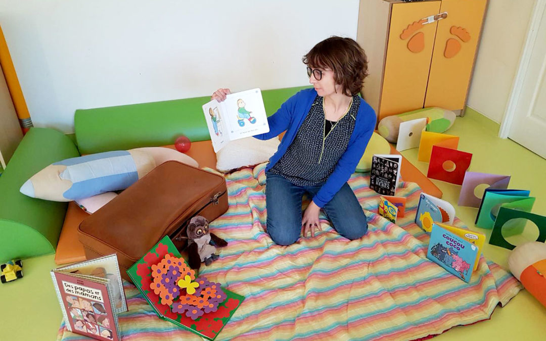 Atelier autour du livre dans nos crèches avec l&rsquo;intervenante Delphine
